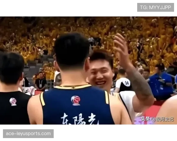 朋友群里突然刷到赵睿家门口照，那豪车排队的场面把我整个人都看懵了